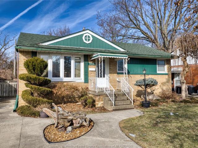 house for rent in 3858 Hillcrest Boulevard Windsor, Ontario