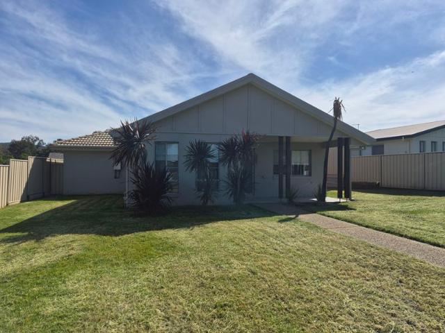 House for rent in 39 Kendall Drive, Hamilton Valley