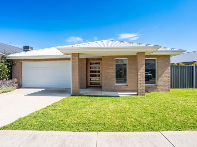 House for rent in 3 Cade Circuit, Jindera