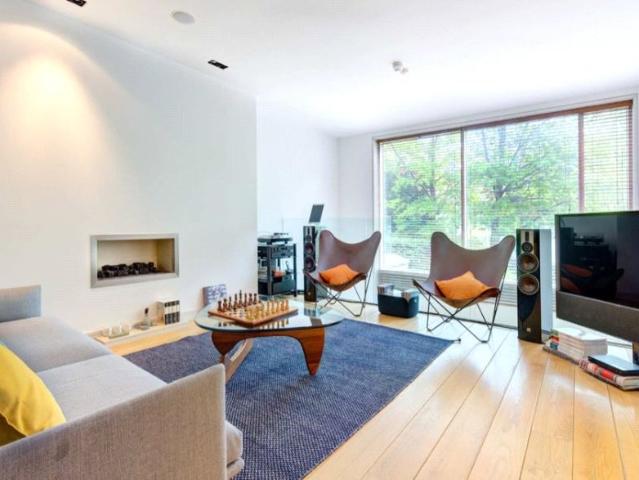 House for rent in Tercelet terrace oak hill park hampstead village nw3