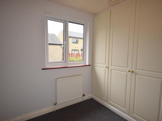 thornfield close, lockwood, hd4 5hw