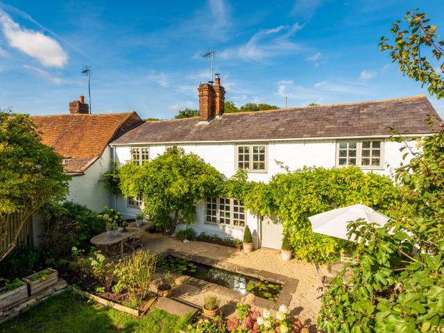 house for rent in The Old Forge Cottage, Aylesbury Road, Bierton, Buckinghamshire, HP22 5DW