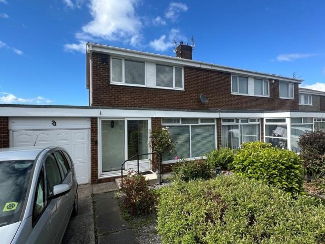 House for rent in THREE BEDROOM – SEMI DETACHED – CONSERVATORY – GARAGE & GARDENS* THREE BEDROOM – SEMI DETACHED – CONSERVATORY – GARAGE & GARDENS