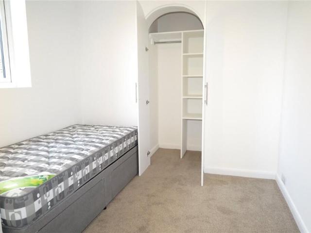 house for rent in Tor Road, GU9 7BY