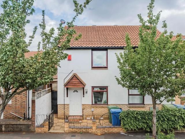 house for rent in Trothy Road, London, SE1 5RR