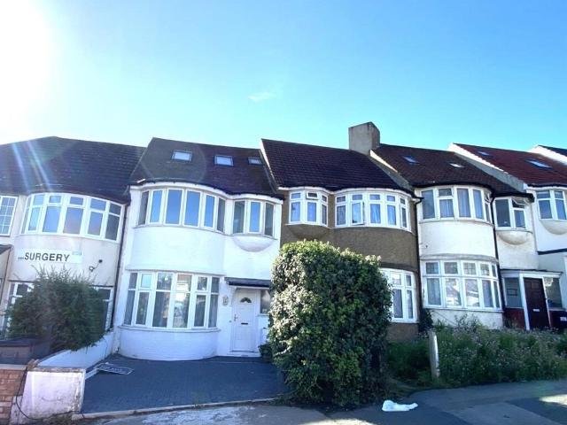house for rent in Wakemans Hill Avenue, NW9 0TA