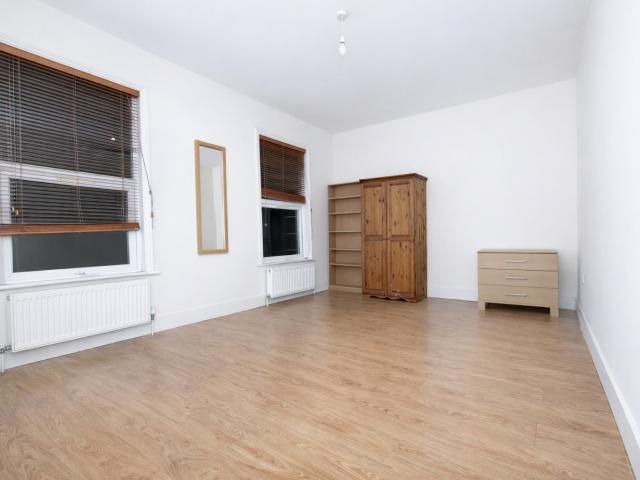 house for rent in Warwick Road, London, E15