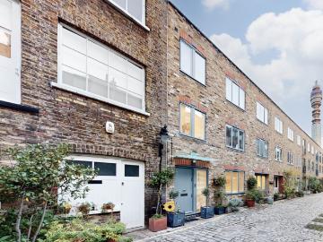 house for rent in Warren Mews, London, W1T