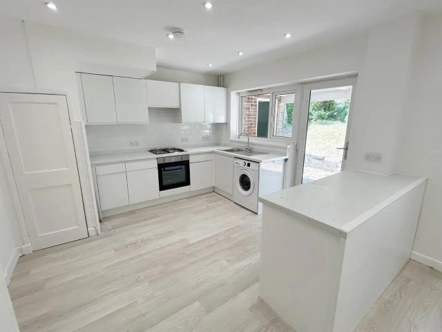 house for rent in Wavell Way Winchester SO22 4EG