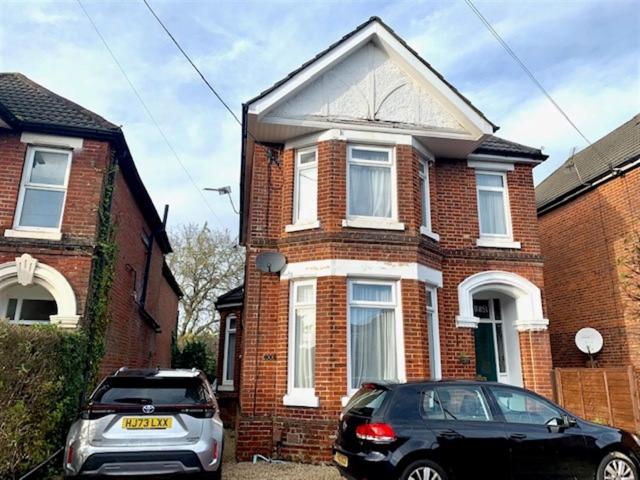 house for rent in winchester road, so16