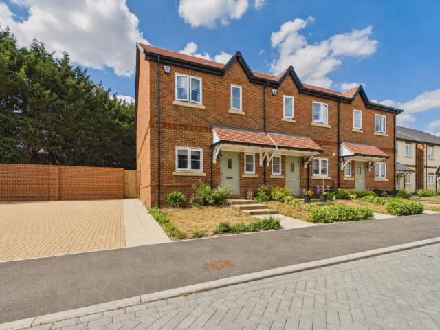 house for rent in Woodward Lane, RG42 6FD