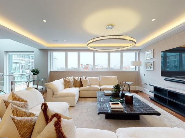 3 bedroom flat to rent on Young Street, London
