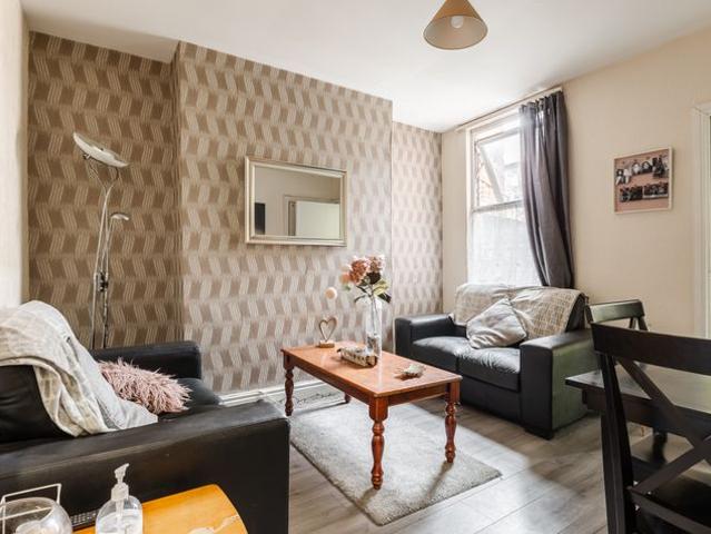 house for rent in Adelaide Road, Kensington, L7