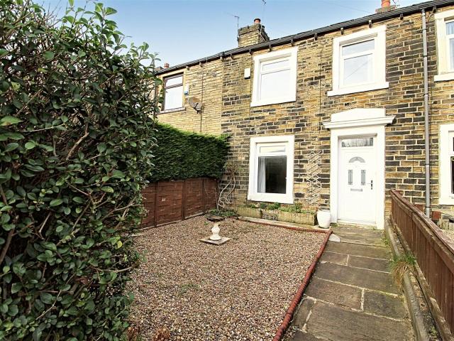 house for rent in Almondbury Bank, Moldgreen, Huddersfield, HD5 8HE