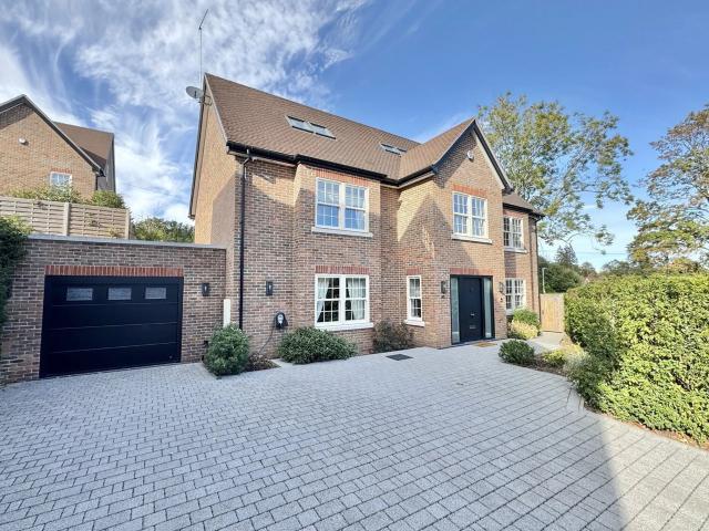 house for rent in Aldenham Avenue, Radlett, Hertfordshire, WD7