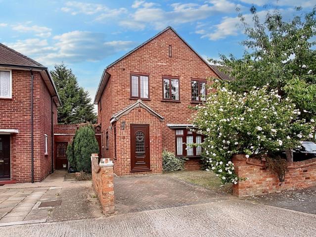house for rent in Ashwood Avenue, Uxbridge, UB8