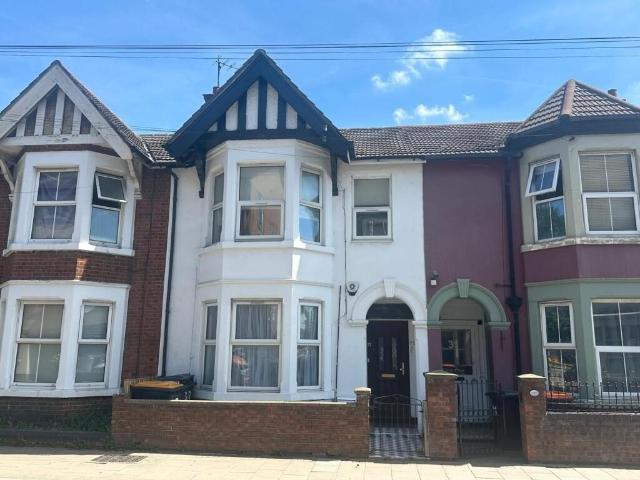 house for rent in Ashburnham Road, MK40 1DY
