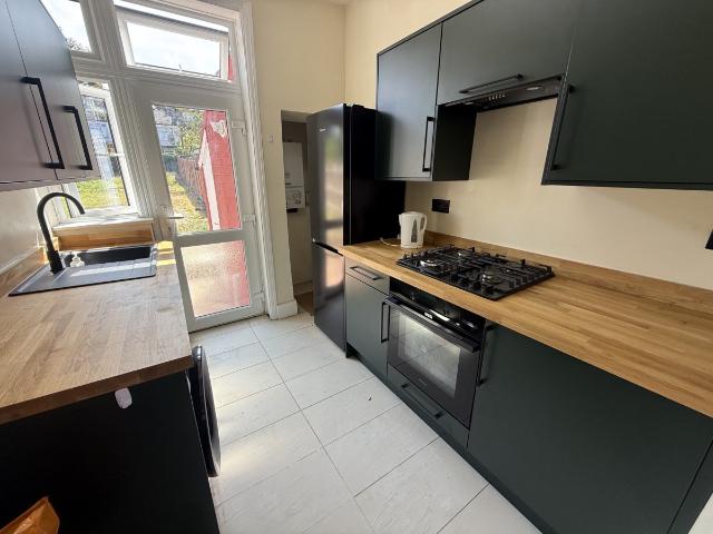 House for rent in Berkshire gardens, N13 6AB