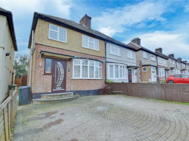 house for rent in Berry Avenue, WD24 6RU