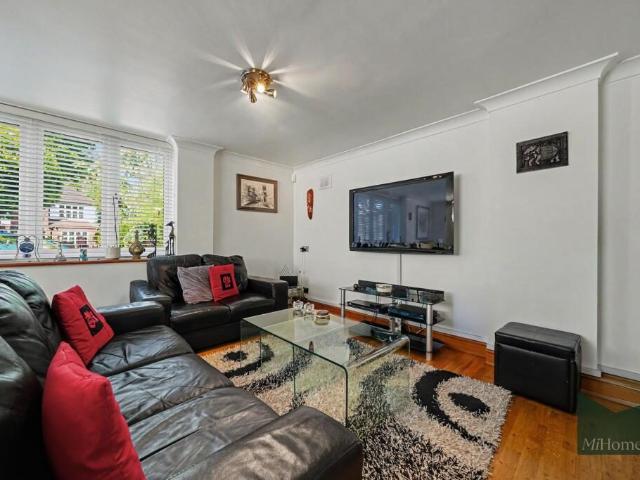 house for rent in Bourne Hill, N13 4BE