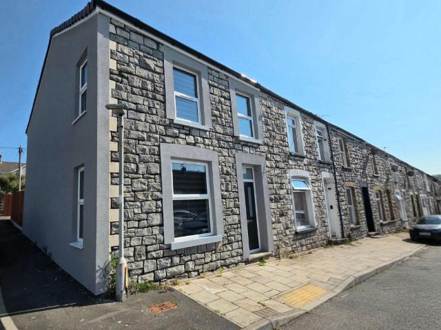 house for rent in Brook Street, CF31 1HG