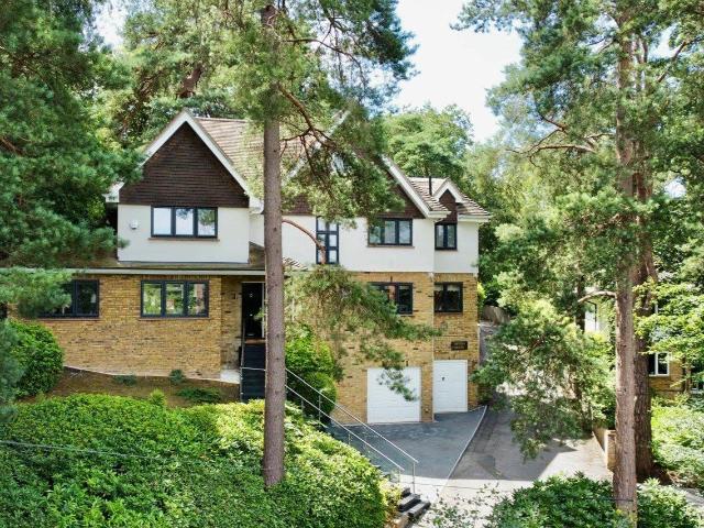 house for rent in Camberley Surrey GU15 2AQ Branksome Park Road
