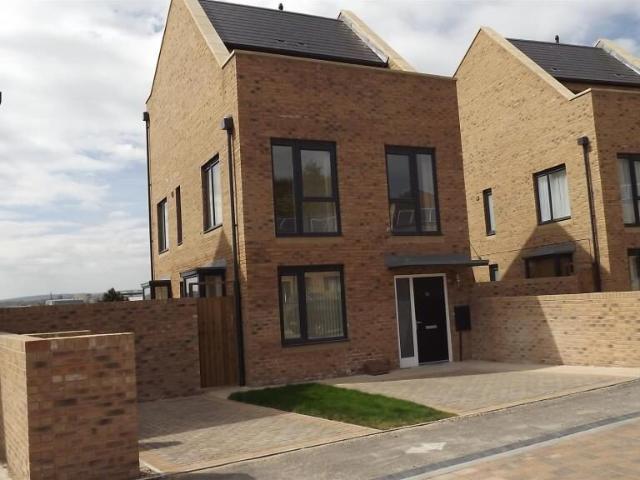 house for rent in Castle Croft Drive, S2 2BZ
