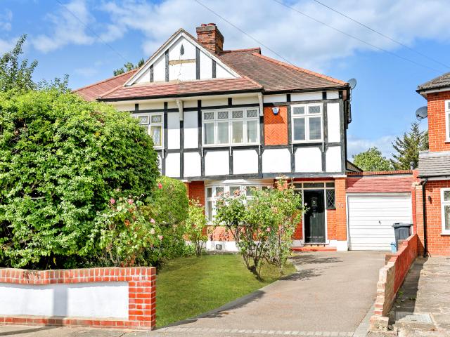 house for rent in Chalgrove Crescent, Clayhall, Essex, IG5