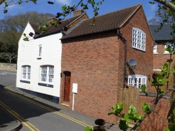 house for rent in Chapel Street, CV34 4HL