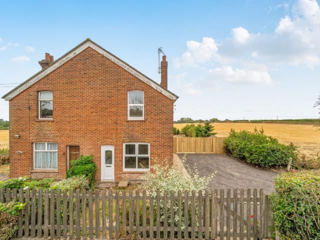 house for rent in Charing