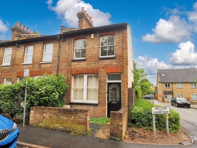house for rent in Chiltern View Road, Uxbridge, UB8