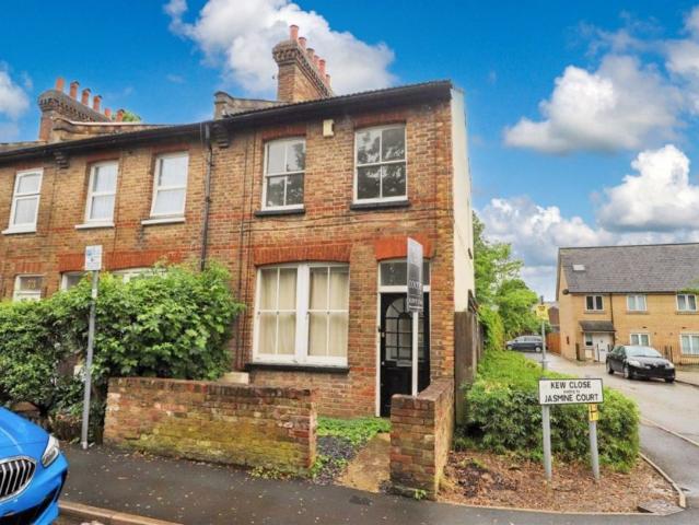 house for rent in Chiltern View Road, Uxbridge, UB8
