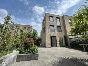 house for rent in Chris van Abkoudehof 18 3076LT Rotterdam Lombardijen Rotterdam