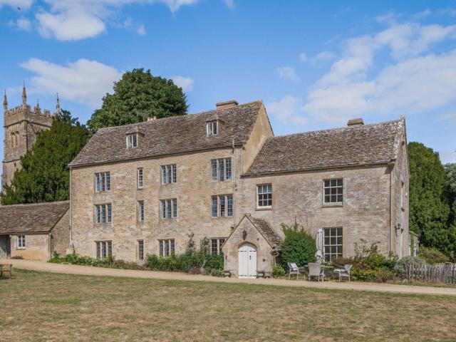 house for rent in Cirencester GL7 6NS Church Farmhouse, Coates