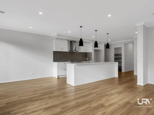 HOUSE FOR RENT IN CLOVERTON ESTATE!