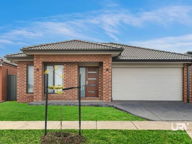 HOUSE FOR RENT IN CLOVERTON ESTATE!