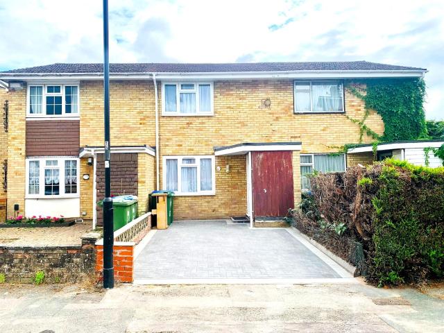 house for rent in crabwood road, so16