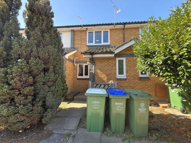 house for rent in Dabbling Close, Erith, DA8 2HW