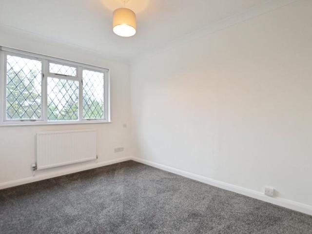 house for rent in Dale View, GU21 7QD