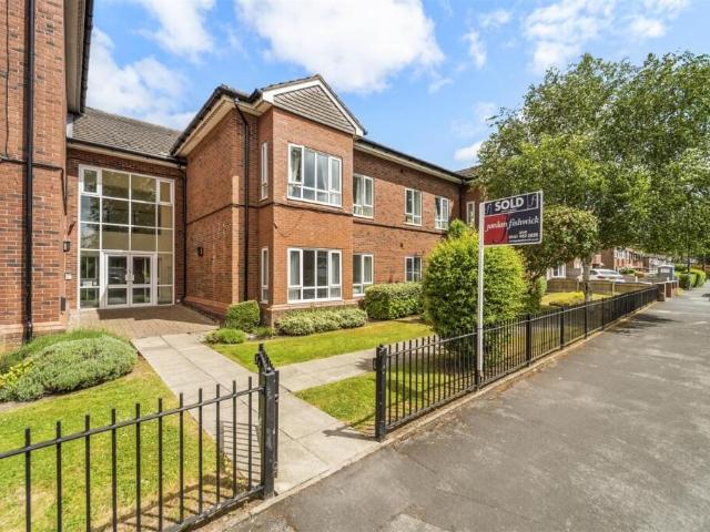 house for rent in Derbyshire Road South, M33 3YN