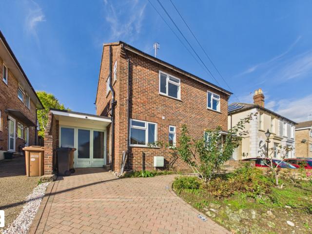 house for rent in Earlsbrook Road, Redhill, Surrey, RH1
