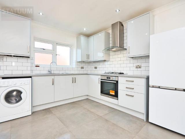 house for rent in Eastern Avenue, IG2 6PQ