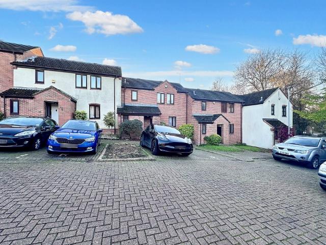 house for rent in Fairlight Drive, Uxbridge, UB8