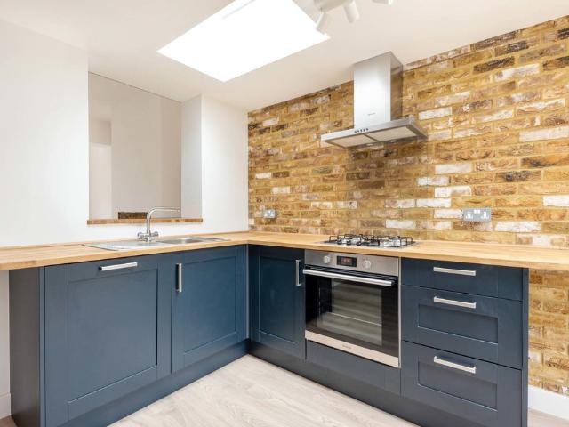 house for rent in Farrant Avenue, London