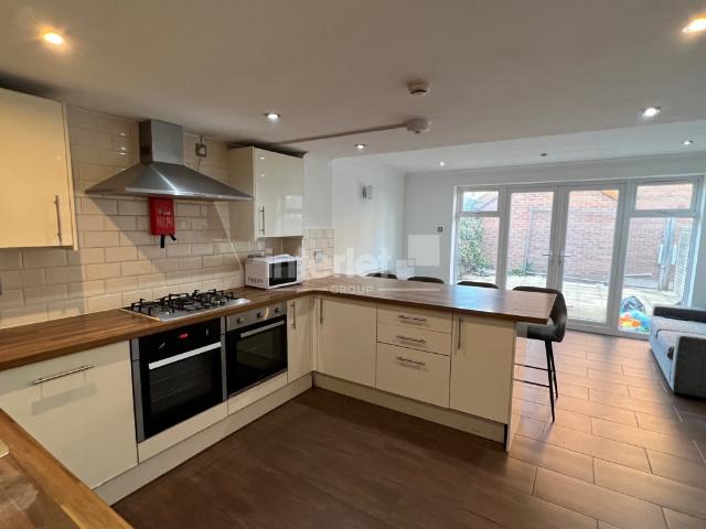 Flora street, Property #6808