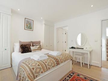 house for rent in Gillingham Street, SW1V