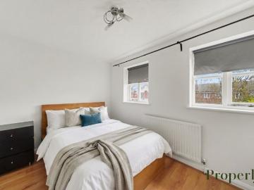 house for rent in Golden Plover Close, London, E16