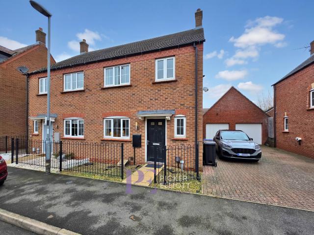 house for rent in Greyhound Croft, LE10 0FX
