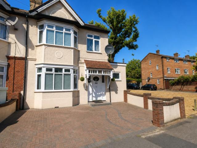 house for rent in Greenstead Avenue, Woodford Green, IG8