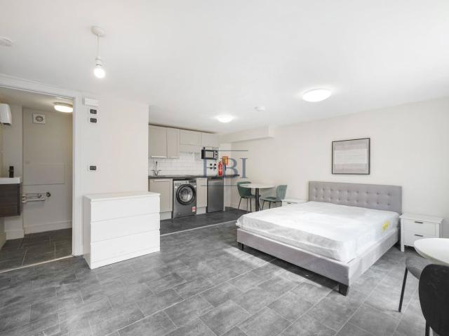 house for rent in Hermitage Lane, Woodside Green, SE25 5HH